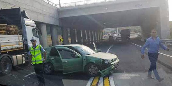 Otomobil ile çekici çarpıştı: 2 yaralı