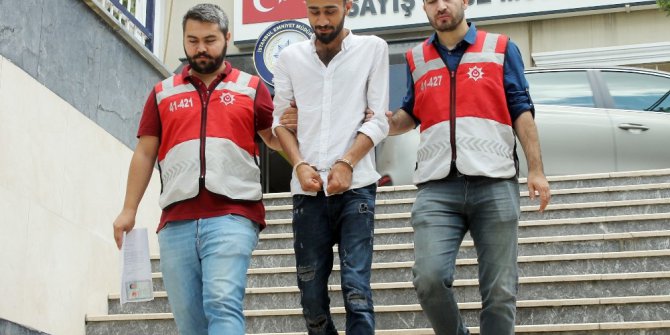 Kendini polis olarak tanıtan dolandırıcı suçüstü yakalandı