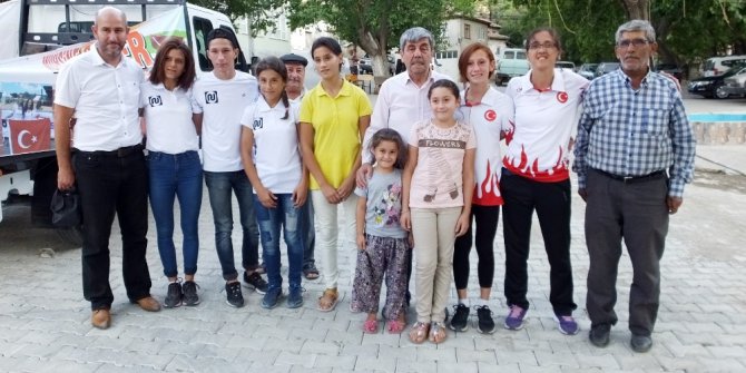 Burhaniyeli Muhsine şampiyonluğunu hemşehrileriyle kutladı