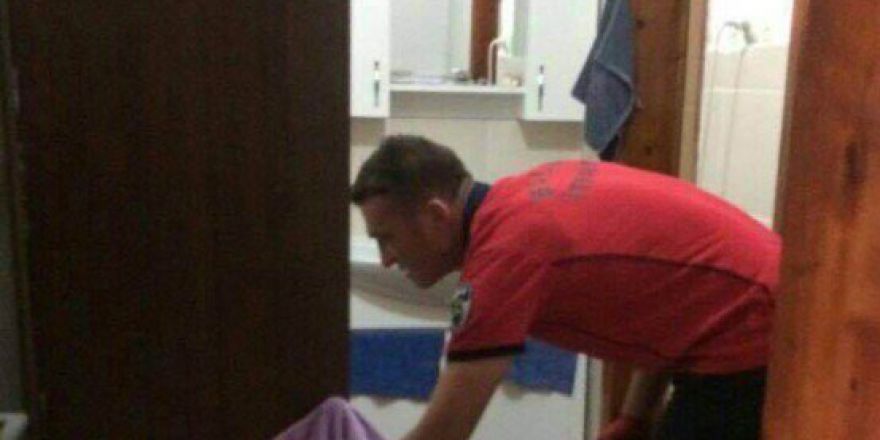 Evin Banyosuna Giren Yılanı İtfaiye Ekipleri Yakaladı