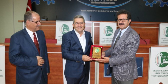 Urartu-Der girişimcilik sertifika töreni