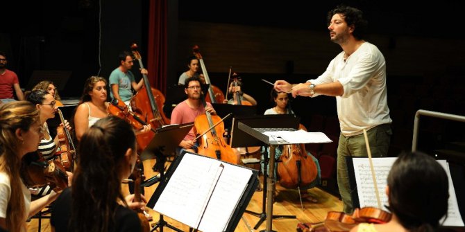 Orkestranın en iyi şefleri Karşıyaka’da yetişiyor