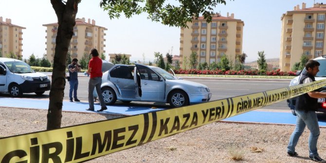 Muhtar birlikte yaşadığı kadını bıçaklayarak öldürdü