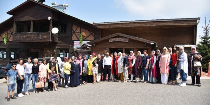 Başkan Üzülmez kadınlar kulübü toplantısına katıldı