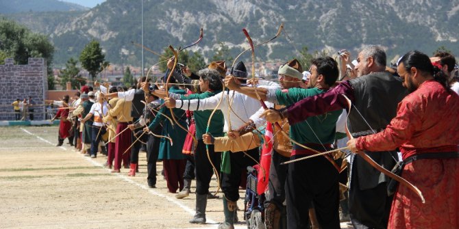 Kütahya Geleneksel Germiyan Türk Oyunları Festivali başladı