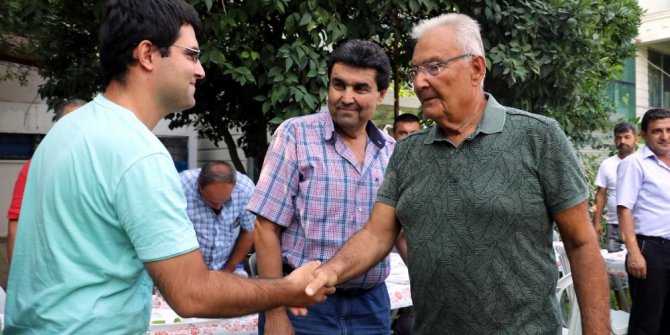 Esnaf ’Açıkça söyler misiniz" dedi Baykal cevap verdi