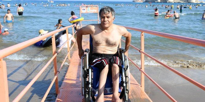 Uluslararası standartlardaki engelli plajı, Türkiye’nin her yerinden ilgi gördü