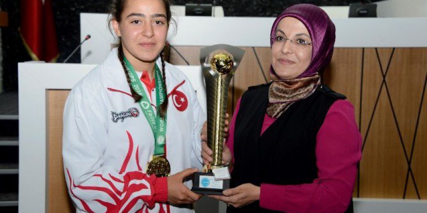 Başkan Toru, Şampiyonları Ödüllendirdi