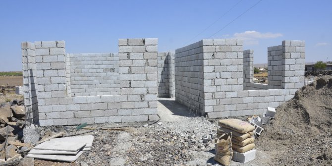 Yangında üç çocuğunu kaybeden acılı aileye yeni ev yapılıyor