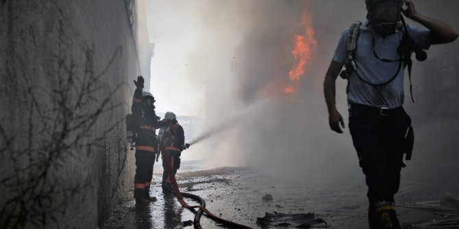 Hurda deposunda çıkan yangın korkuttu