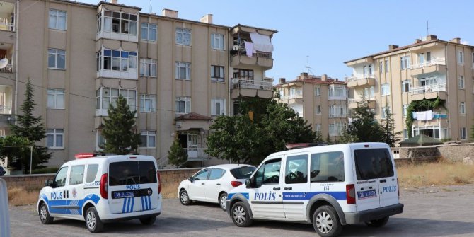 Eski eşini vurup balkondan atladı