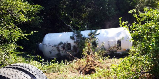 Otomobil ile tır kafa kafaya çarpıştı: 1 ölü, 1 yaralı