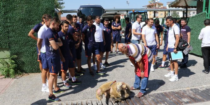 Manisa BBSK yeni sezonu kurban keserek karşıladı