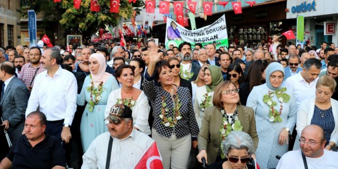 Adalet Bakanı Gül ve ünlü sanatçılar Antep Fıstığı için yürüdü