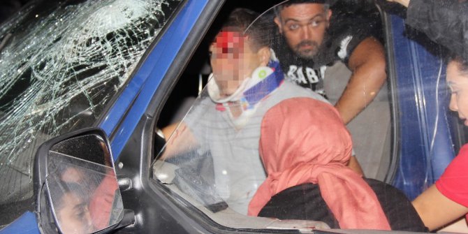 İki minibüs kafa kafaya çarpıştı: 8 yaralı