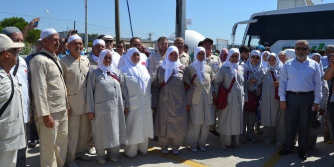 Ayvalık hacı adaylarını uğurladı