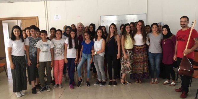 Diyarbakır türkülerini işaret dili ile seslendirdiler