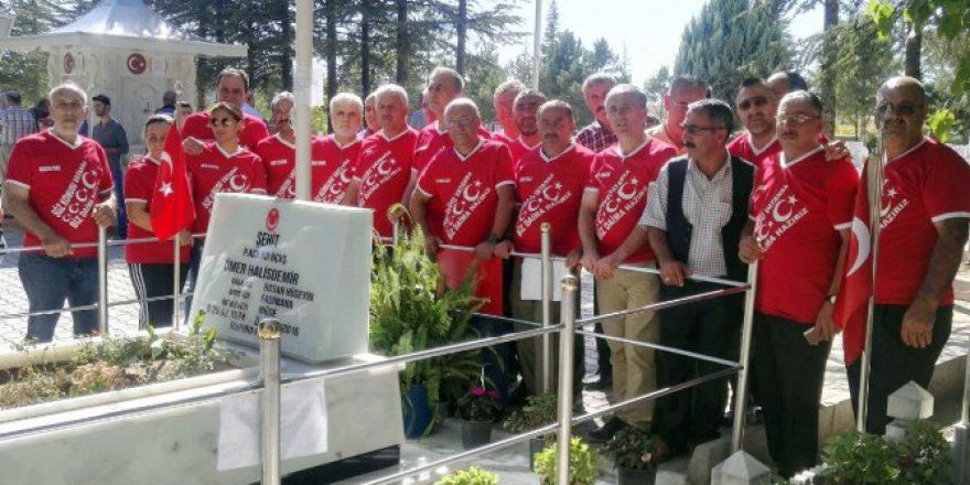 33 Yıllık Asker Arkadaşları, Şehit Ömer Halisdemir’in Mezarında Buluştu