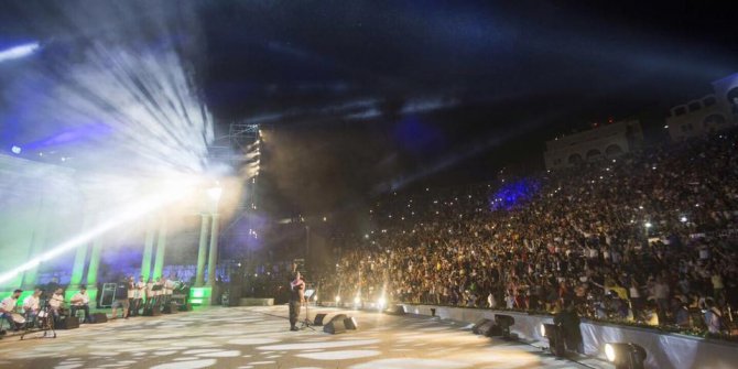 Ürdünlü ünlü şarkıcı Filistinlilere konser verdi