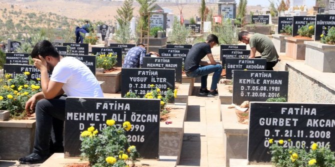 Terör saldırısının gerçekleştiği sokaktaki evlerin çoğu satılığa çıkarıldı