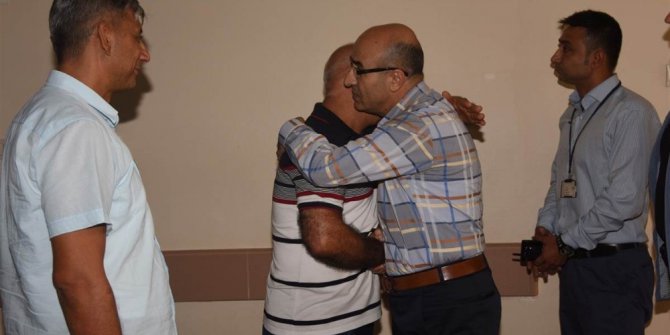 Vali Demirtaş, Uzman Çavuş Zeki Aksoy’u tedavi gördüğü Balcalı Hastanesi’nde ziyaret etti