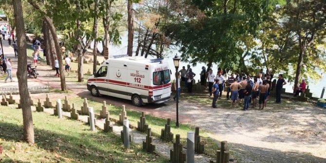 Sapanca Gölü’ne giren adam boğulma tehlikesi geçirdi