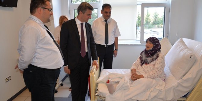 Vali Baruş, hasta şehit ailelerini yalnız bırakmadı