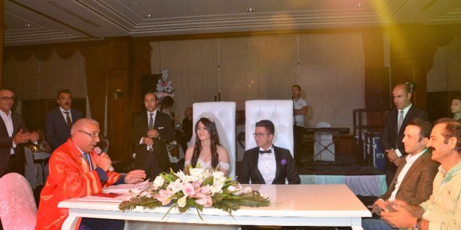 Özdemir ve Karpuz ailelerinin mutlu günü