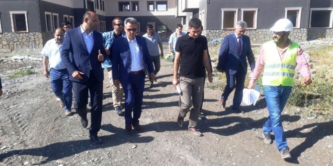 Vali Elban, Geri Gönderme Merkezi inşaatında incelemelerde bulundu