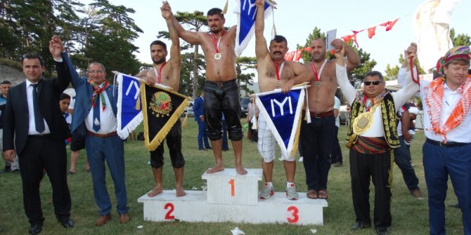 Domaniç güreşlerinin başpehlivanı Faruk Akkoyun oldu