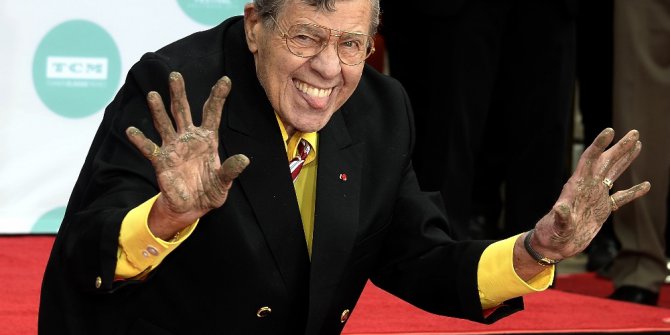 ABD’li ünlü komedyen Jerry Lewis hayatını kaybetti