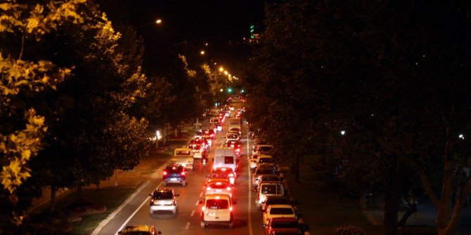 Hafta sonu tatili trafiği felç etti