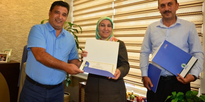 Nezaket Okulu eğitmenlerine sertifika