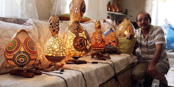 Su kabakları onun elinde sanat eserine dönüşüyor