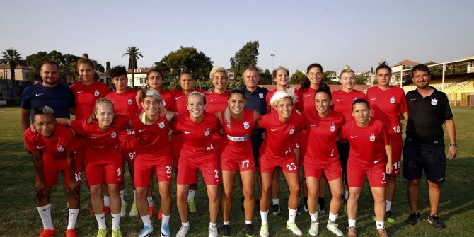 Şampiyon kızlar başarıya kilitlendi