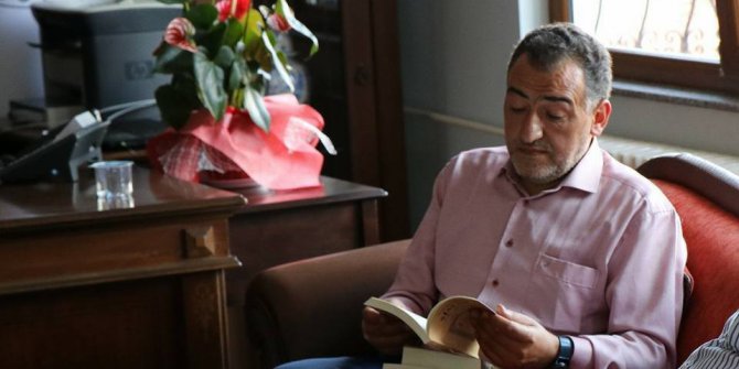 Başkan Süleyman Özkan, Milletvekili Mustafa Şükrü Nazlı’ya kitap hediye etti