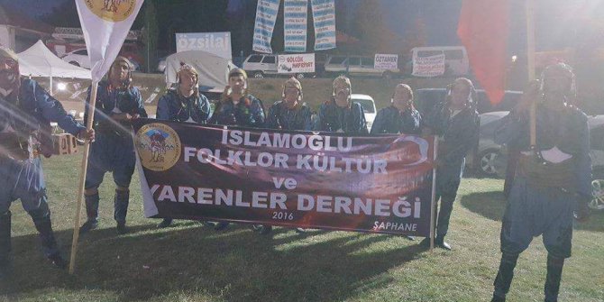 Şaphane İslamoğlu Folklor Kültür ve Yarenler Derneği üyelerinden Efe oyunu