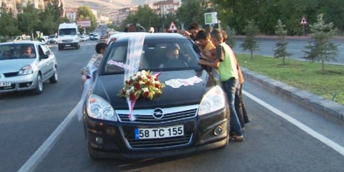 Çocukların üç kuruş için ölümüne bahşiş oyunu