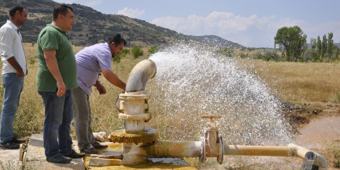 Bahçesinden termal su çıktı