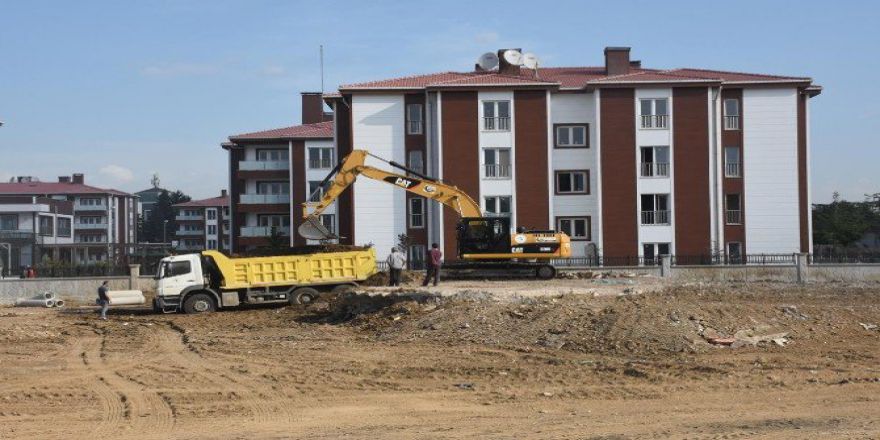 Toki Alanında Yağmur Suyu Hattı Döşeniyor