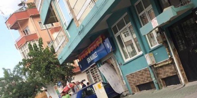 Köşeyi dönemeden markete daldı