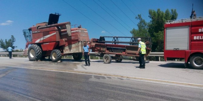 Seyir halindeki biçerdöver alev aldı