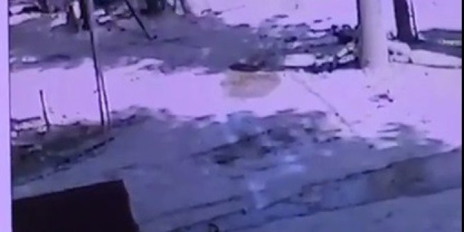 Bebek, işçilerin üzerine düşmesinden kılpayı kurtuldu