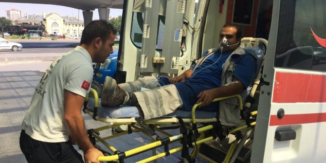 Yılanın ısırdığı işçi ambulansla hastaneye kaldırıldı