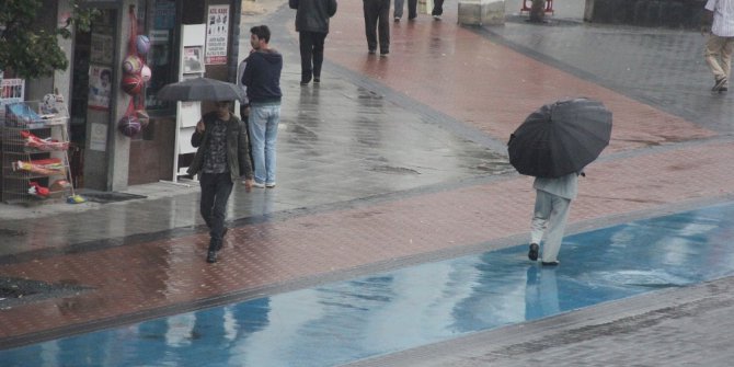 Bolu’da sağanak yağmur etkili oldu