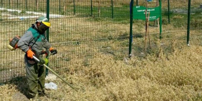 Gölbaşı’nda Kurban Bayramı öncesi mezarlık temizliği