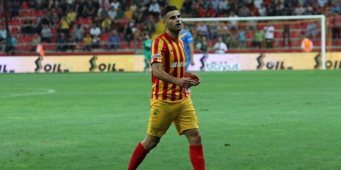 Geçen sezon 5 penaltının tamamını gole çeviren Deniz Türüç bu sezon ilk penaltıyı kaçırdı