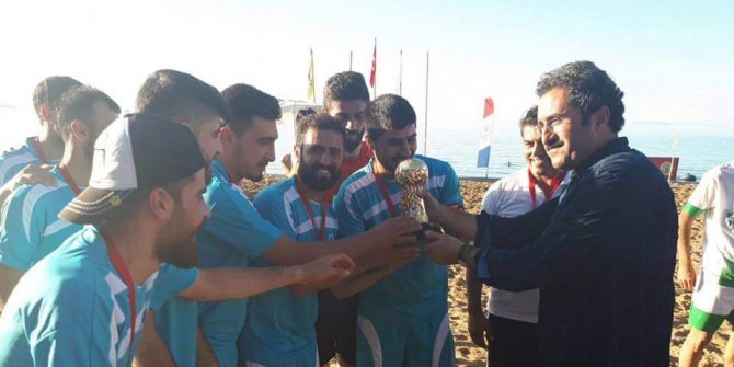 Gevaş’ta plaj futbolu heyecanı sona erdi