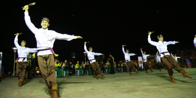 Dünyaca ünlü dansçılardan muhteşem gösteri
