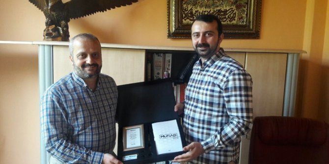 İşadamı Burak Günay’a plaket